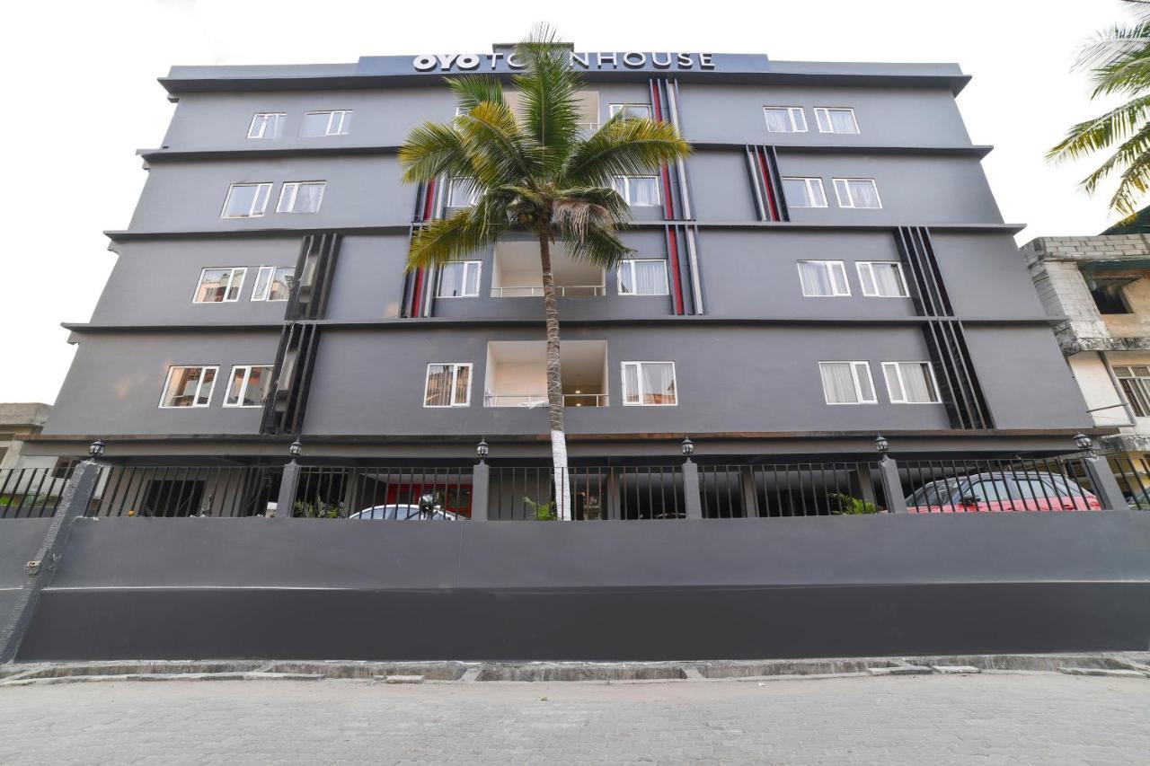 Vaccinated Staff- Oyo Townhouse 384 Nk Hotels Dispur Dış mekan fotoğraf