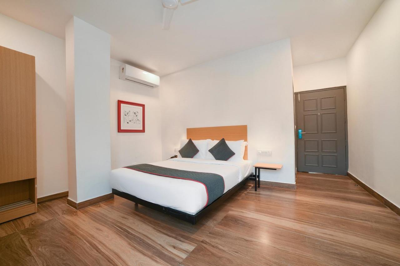 Vaccinated Staff- Oyo Townhouse 384 Nk Hotels Dispur Dış mekan fotoğraf