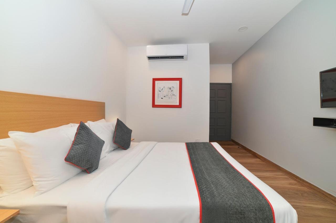Vaccinated Staff- Oyo Townhouse 384 Nk Hotels Dispur Dış mekan fotoğraf